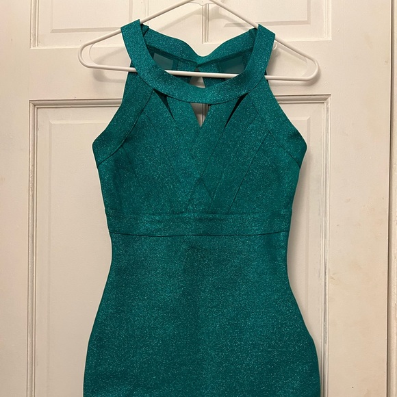 Teal mini dress with back design - Picture 1 of 3